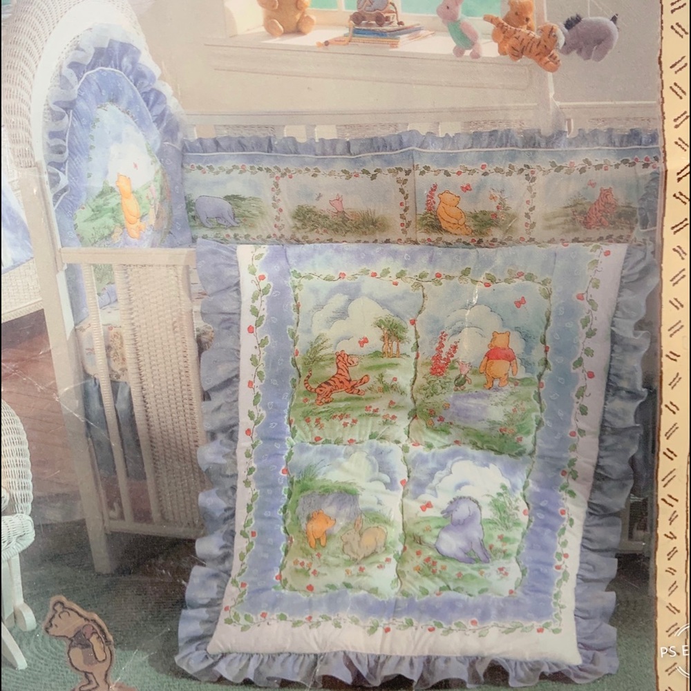 Vintage classic Pooh crib set